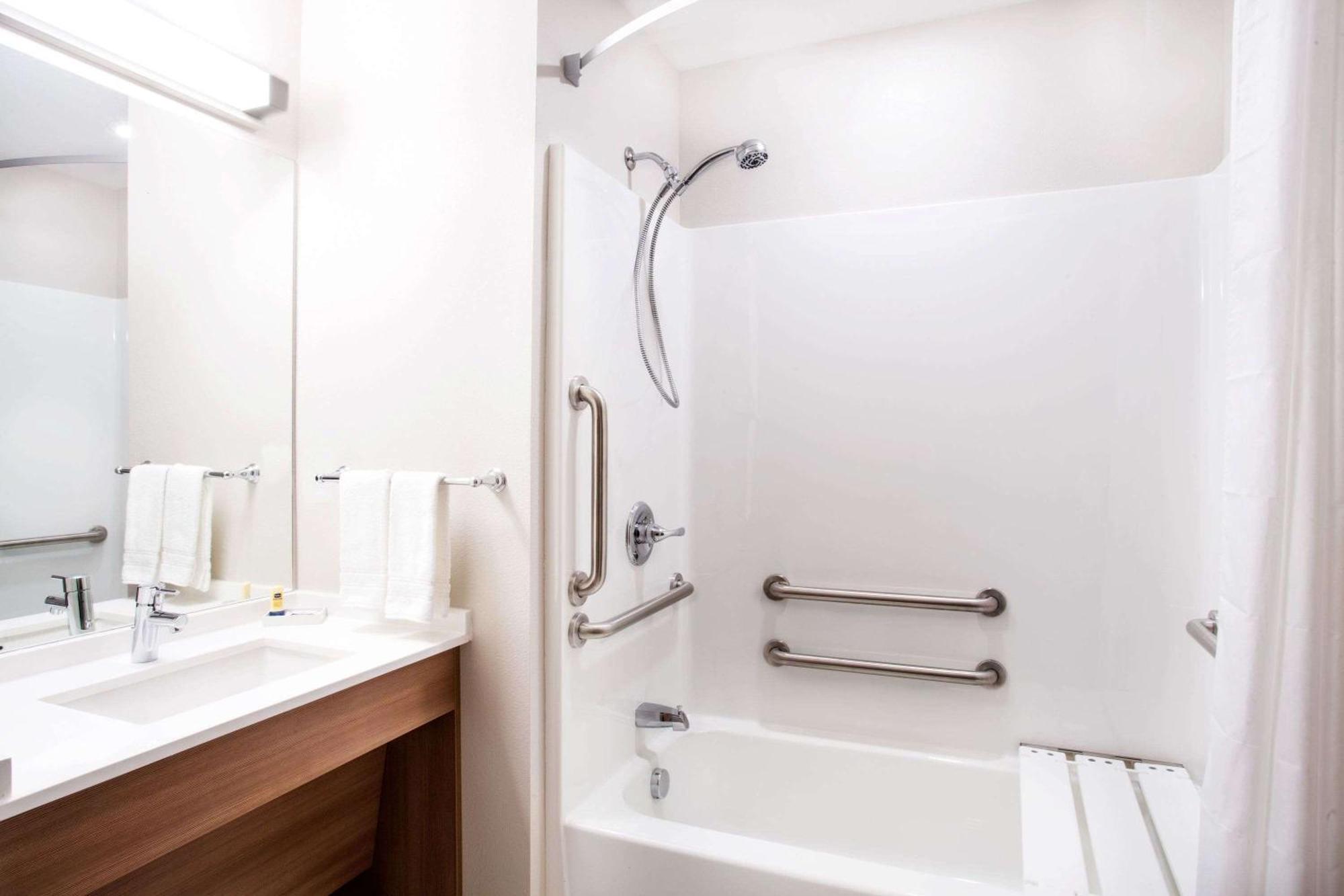 Microtel Inn & Suites By Wyndham Vernal/Naples Bagian luar foto