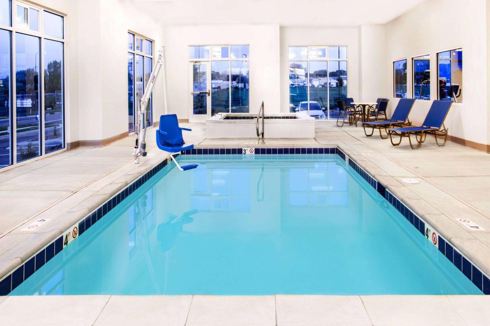 Microtel Inn & Suites By Wyndham Vernal/Naples Bagian luar foto